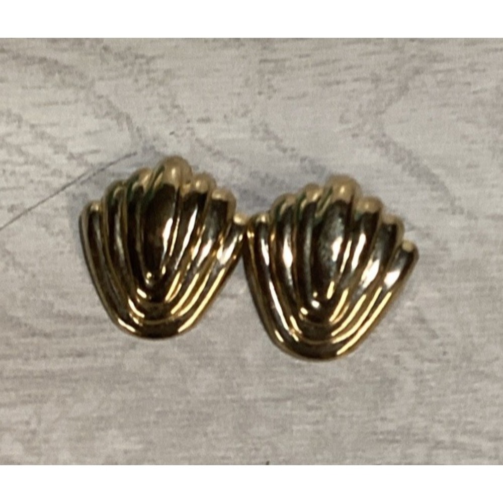 Goldtone Clip On Earrings Shell-Like Shape Shiny Textured Vintage‎ A13
